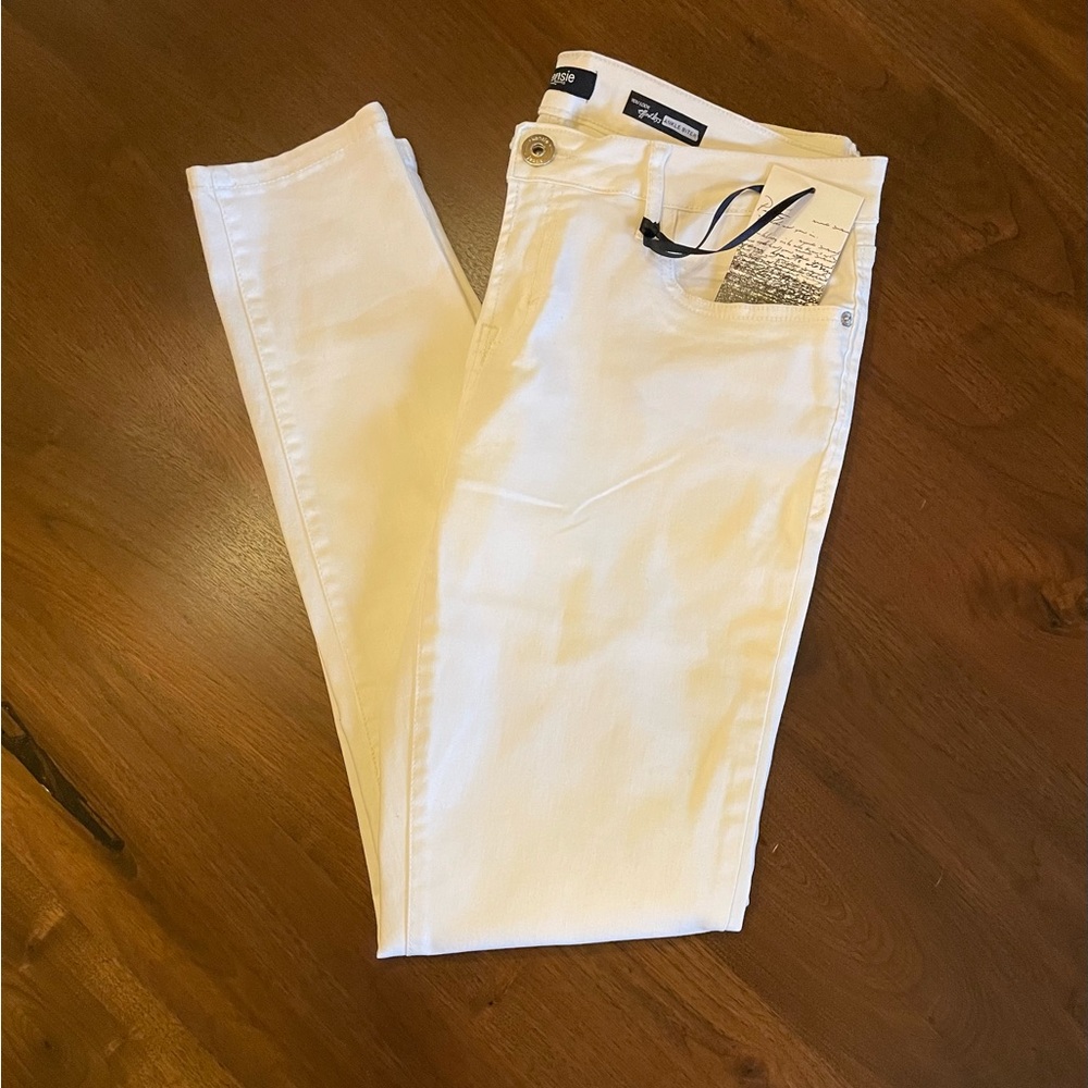 NWT White Kenzie Jeans, Skinny, Stretch, Ankle Biter, size 12/31
